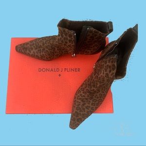 DONALD PLINER SIZE 8.5 CHEETAH PRINT BOOTIES